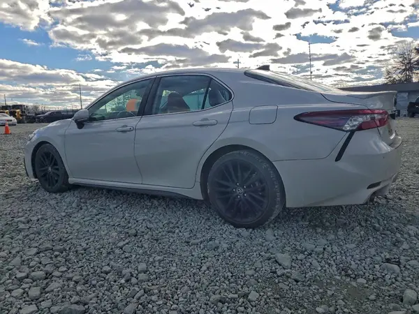 4T1K61AK5NU063099 2022 TOYOTA CAMRY - Image 2