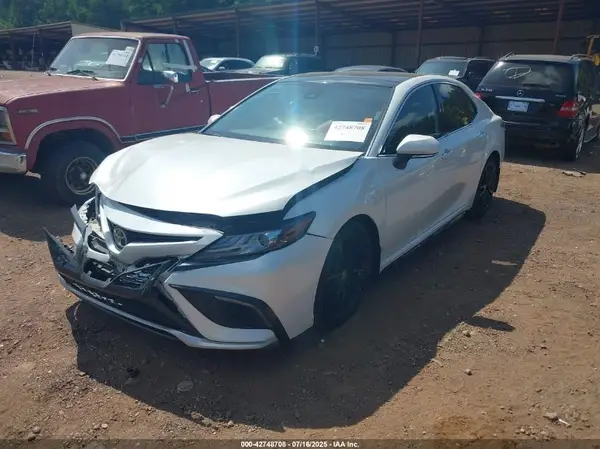 4T1K61AK5NU072708 2022 TOYOTA CAMRY - Image 2