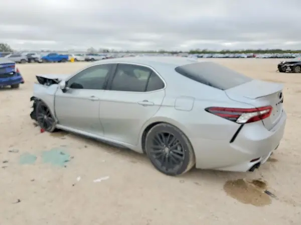 4T1K61AK5NU707586 2022 TOYOTA CAMRY - Image 2