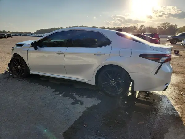 4T1K61AK5NU714795 2022 TOYOTA CAMRY - Image 2