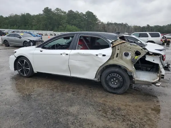 4T1K61AK6LU323877 2020 TOYOTA CAMRY - Image 2