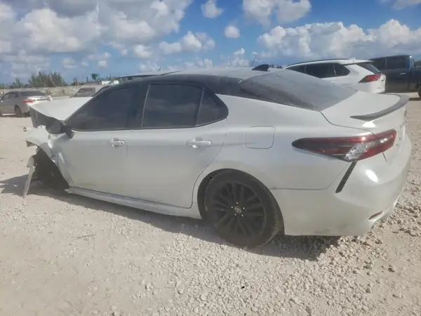 4T1K61AK6MU413984 2021 TOYOTA CAMRY - Image 2