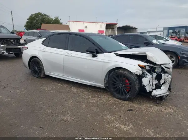 4T1K61AK6NU010556 2022 TOYOTA CAMRY - Image 1