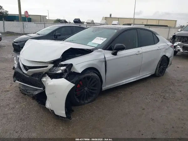 4T1K61AK6NU010556 2022 TOYOTA CAMRY - Image 2