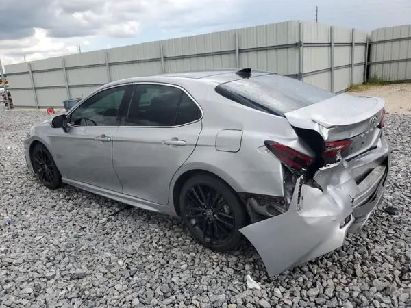 4T1K61AK6NU024893 2022 TOYOTA CAMRY - Image 2