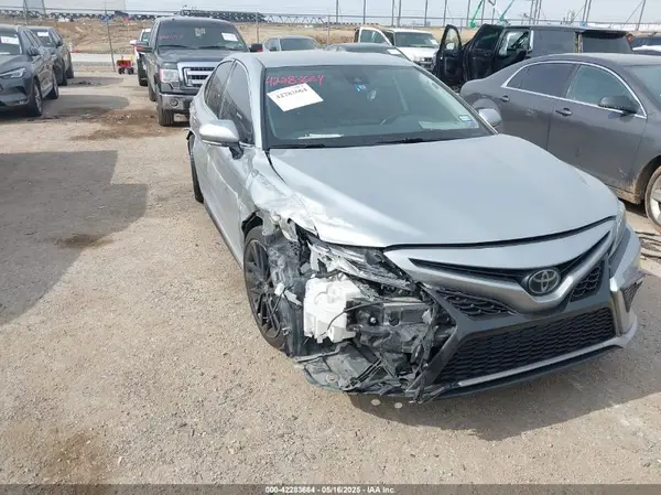 4T1K61AK6NU027504 2022 TOYOTA CAMRY - Image 1