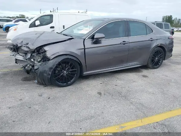 4T1K61AK6NU028443 2022 TOYOTA CAMRY - Image 2