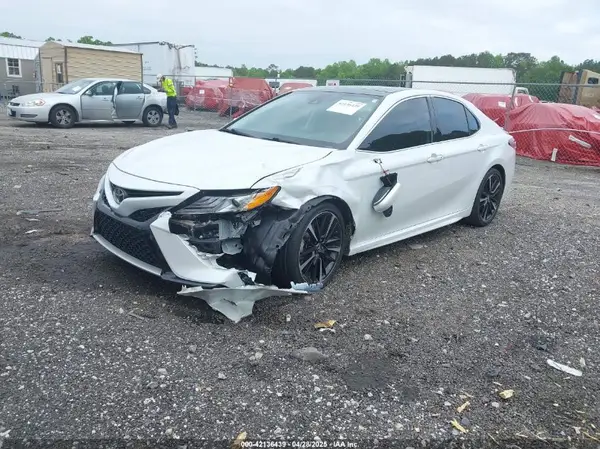 4T1K61AK7LU983295 2020 TOYOTA CAMRY - Image 2