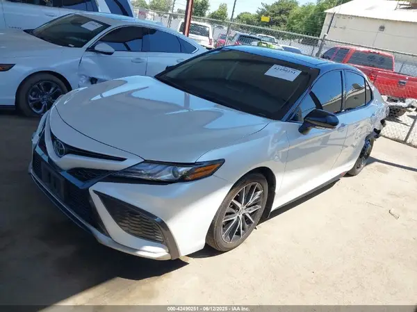 4T1K61AK7MU468962 2021 TOYOTA CAMRY - Image 2