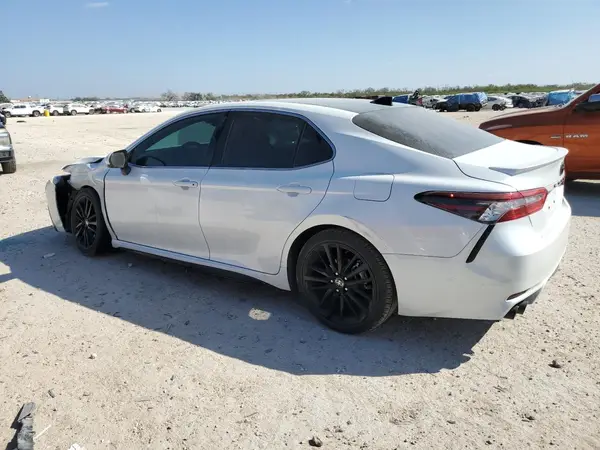 4T1K61AK7MU587868 2021 TOYOTA CAMRY - Image 2