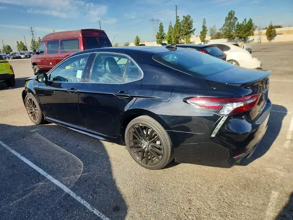4T1K61AK7MU592892 2021 TOYOTA CAMRY - Image 2