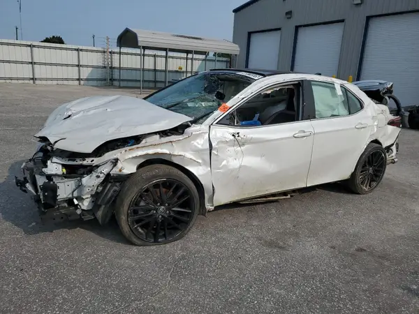 4T1K61AK7NU009559 2022 TOYOTA CAMRY - Image 1
