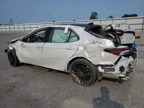 4T1K61AK7NU009559 2022 TOYOTA CAMRY - Image 2