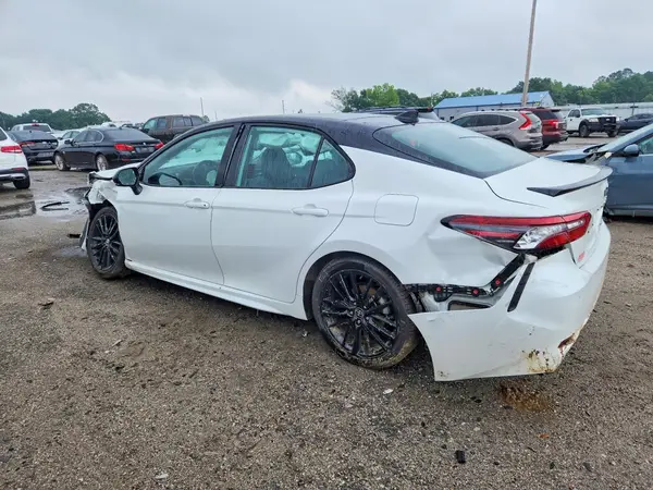 4T1K61AK7NU010985 2022 TOYOTA CAMRY - Image 2