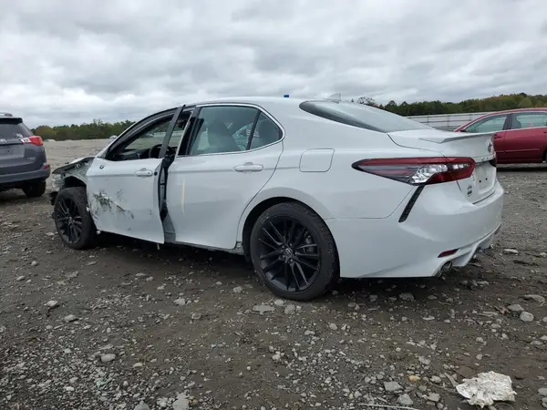 4T1K61AK7NU015359 2022 TOYOTA CAMRY - Image 2