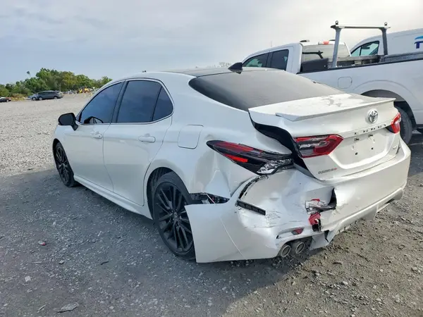 4T1K61AK7NU020285 2022 TOYOTA CAMRY - Image 2