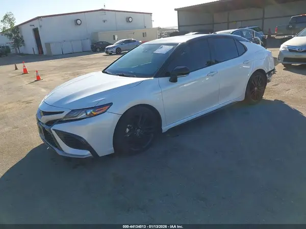 4T1K61AK7NU020805 2022 TOYOTA CAMRY - Image 2