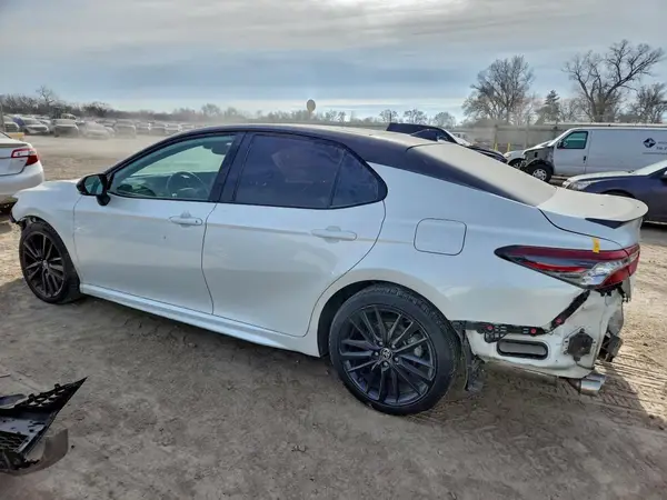 4T1K61AK7NU064626 2022 TOYOTA CAMRY - Image 2