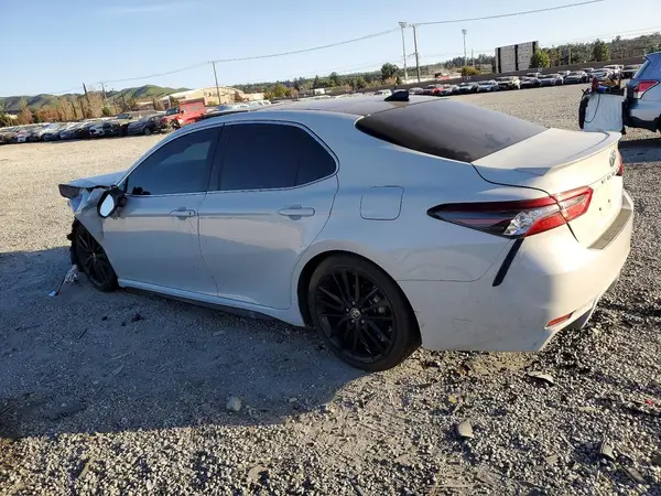 4T1K61AK7NU499307 2022 TOYOTA CAMRY - Image 2