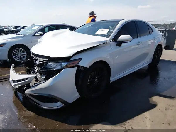4T1K61AK7NU621521 2022 TOYOTA CAMRY - Image 2