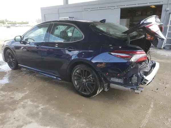 4T1K61AK7NU714930 2022 TOYOTA CAMRY - Image 2