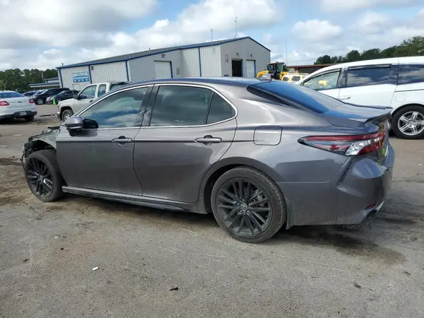 4T1K61AK7NU718069 2022 TOYOTA CAMRY - Image 2