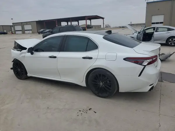 4T1K61AK8MU434898 2021 TOYOTA CAMRY - Image 2