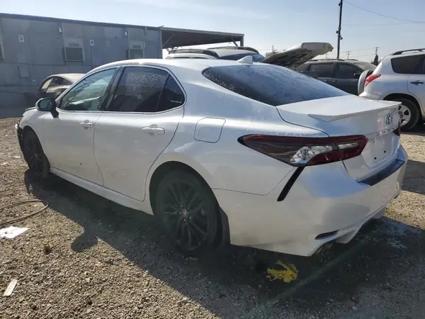 4T1K61AK8MU587166 2021 TOYOTA CAMRY - Image 2
