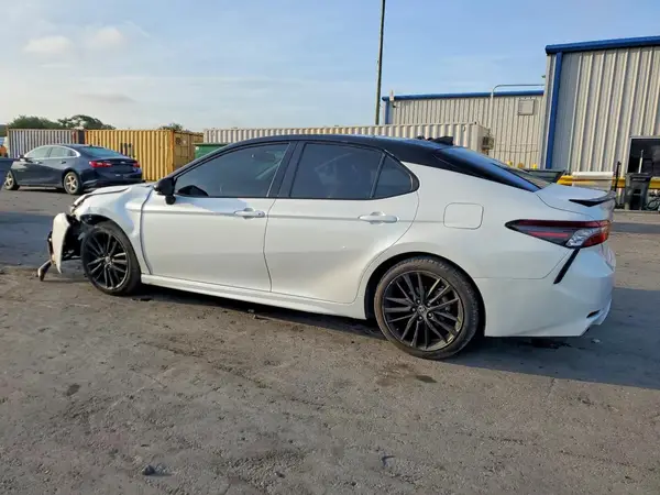 4T1K61AK8NU022157 2022 TOYOTA CAMRY - Image 2