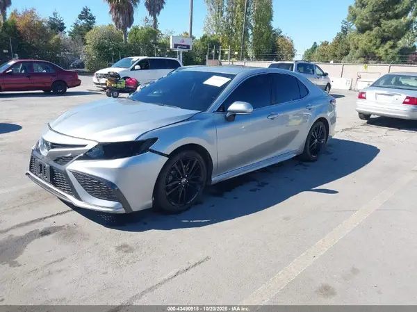 4T1K61AK8NU033210 2022 TOYOTA CAMRY - Image 2