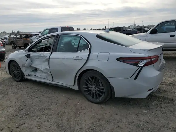4T1K61AK8NU057944 2022 TOYOTA CAMRY - Image 2