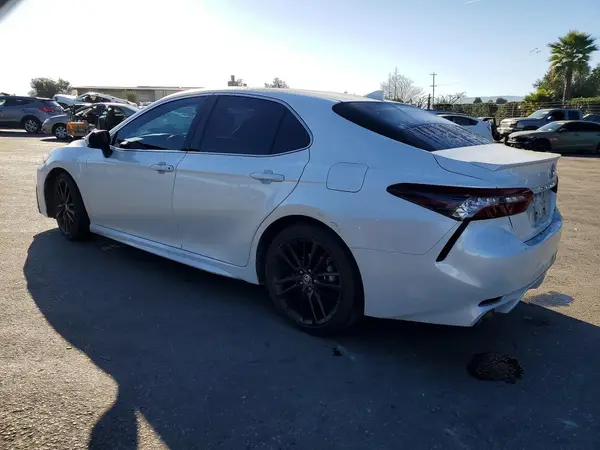 4T1K61AK9NU003312 2022 TOYOTA CAMRY - Image 2
