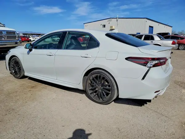 4T1K61AK9NU005917 2022 TOYOTA CAMRY - Image 2