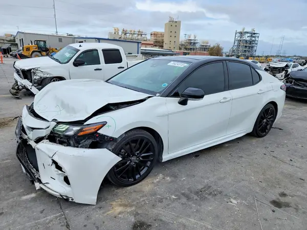 4T1K61AK9NU021101 2022 TOYOTA CAMRY - Image 1