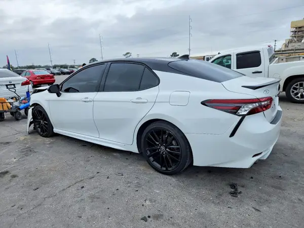 4T1K61AK9NU021101 2022 TOYOTA CAMRY - Image 2