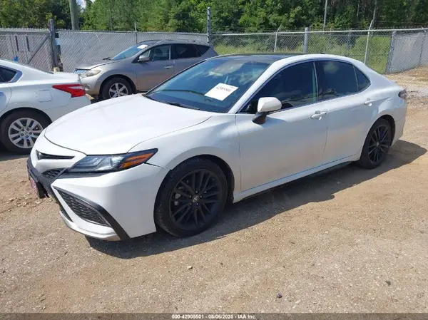 4T1K61AK9NU023768 2022 TOYOTA CAMRY - Image 2