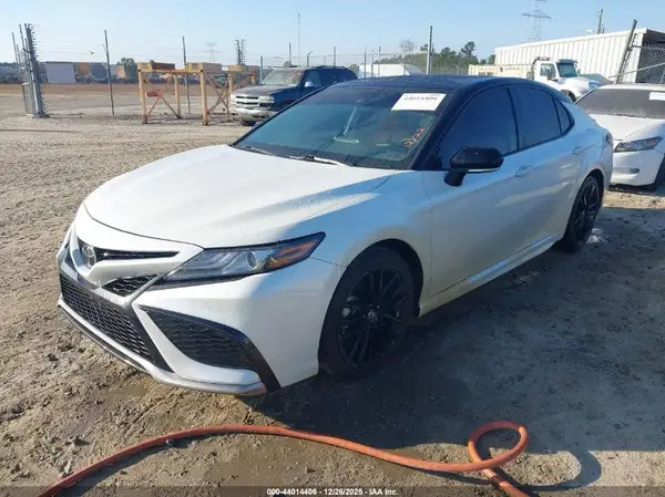 4T1K61AK9NU069780 2022 TOYOTA CAMRY - Image 2