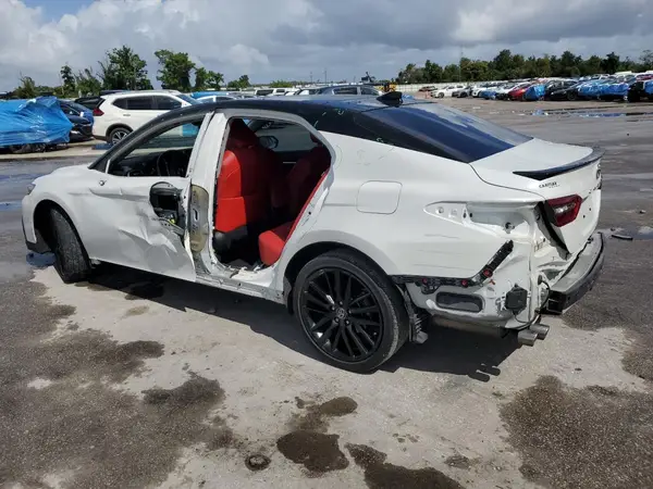 4T1K61AK9NU072887 2022 TOYOTA CAMRY - Image 2