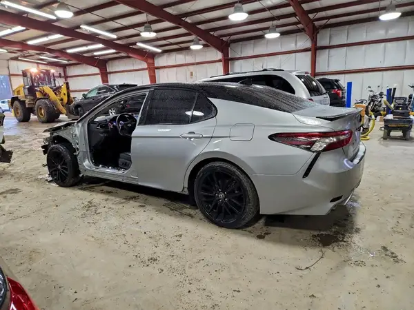 4T1K61AK9NU499678 2022 TOYOTA CAMRY - Image 2