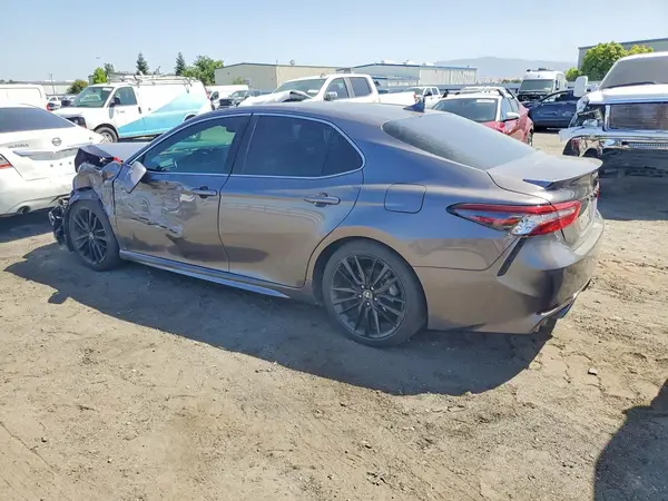 4T1K61AK9NU621374 2022 TOYOTA CAMRY - Image 2