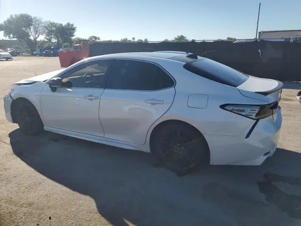 4T1K61AKXLU858551 2020 TOYOTA CAMRY - Image 2
