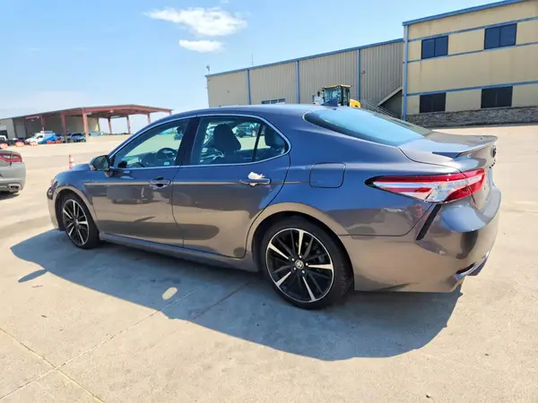 4T1K61AKXLU987633 2020 TOYOTA CAMRY - Image 2