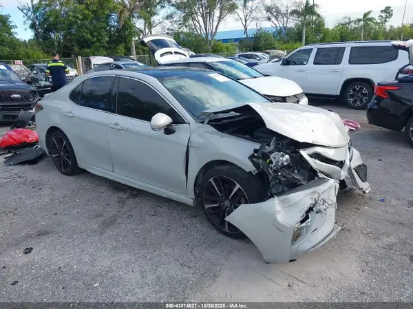 4T1K61AKXNU003092 2022 TOYOTA CAMRY - Image 1
