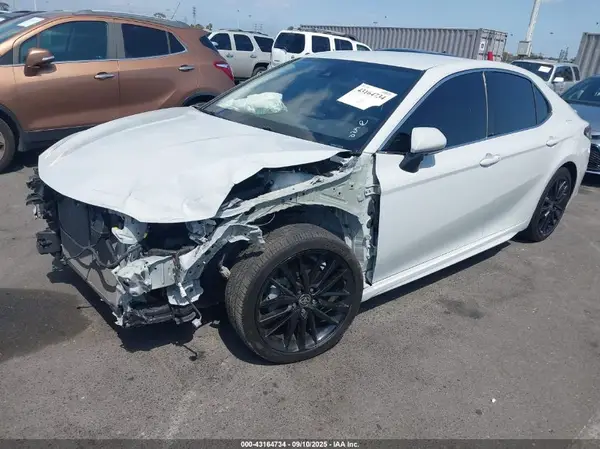4T1K61AKXNU018059 2022 TOYOTA CAMRY - Image 2
