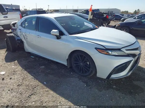 4T1K61AKXNU018420 2022 TOYOTA CAMRY - Image 1