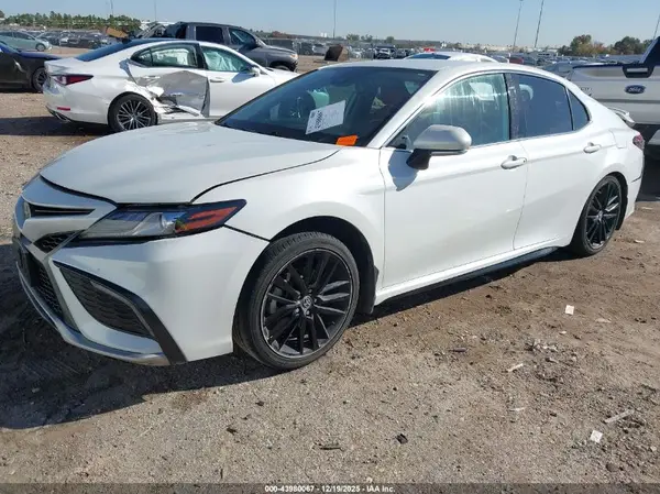 4T1K61AKXNU018420 2022 TOYOTA CAMRY - Image 2