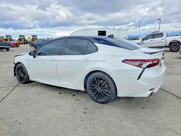 4T1K61AKXNU021267 2022 TOYOTA CAMRY - Image 2