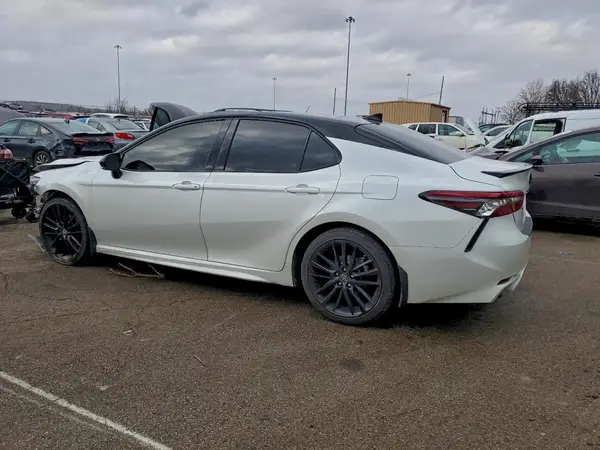 4T1K61AKXNU032964 2022 TOYOTA CAMRY - Image 2