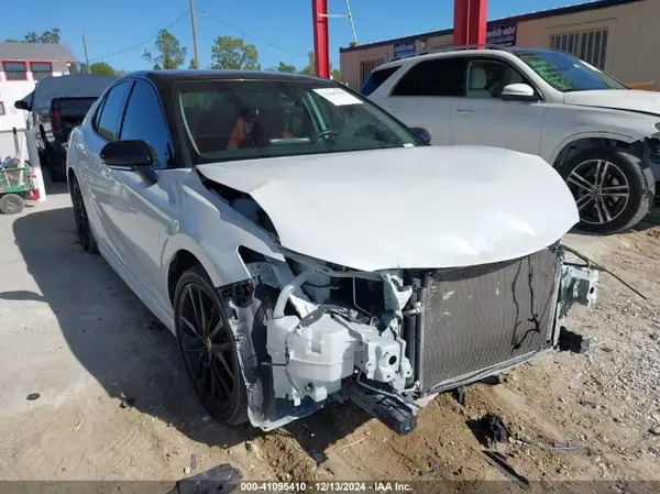 4T1K61AKXNU074132 2022 TOYOTA CAMRY - Image 1