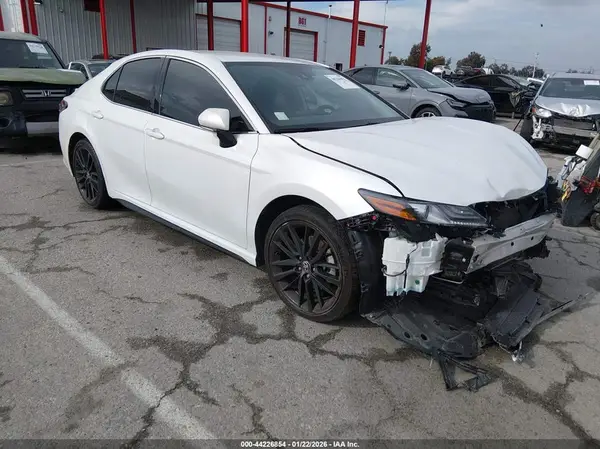 4T1K61AKXNU618550 2022 TOYOTA CAMRY - Image 1